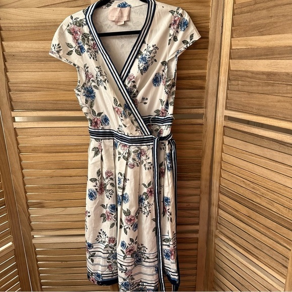 Gal Meets Glam Teresa floral wrap dress - Picture 5 of 9